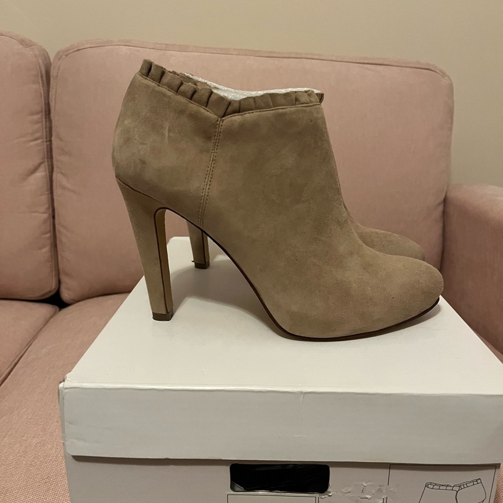 Banana Republic Tan Heeled Boots with Stiletto Heel